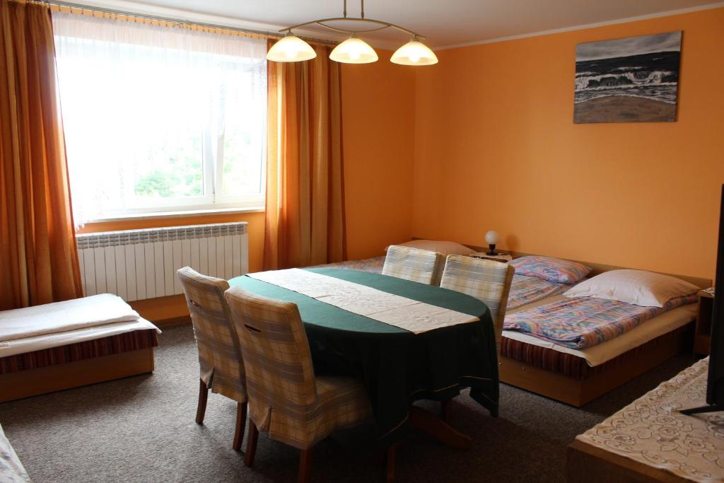 Pokój rodzinny z łazienką, 28 m²